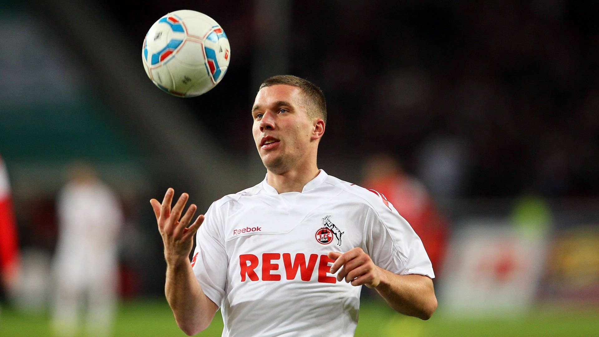 爱游戏体育-世界杯史诗再现：每一场都精彩不已！，世界杯经典回顾