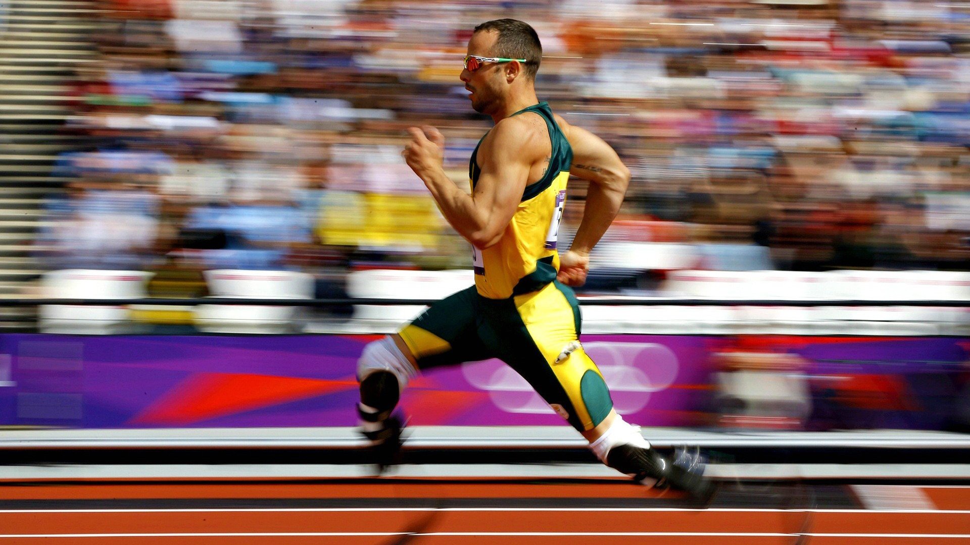 爱游戏体育-教练现场调整站位指令迅速传达战术执行效率持续上升，教练临场指挥